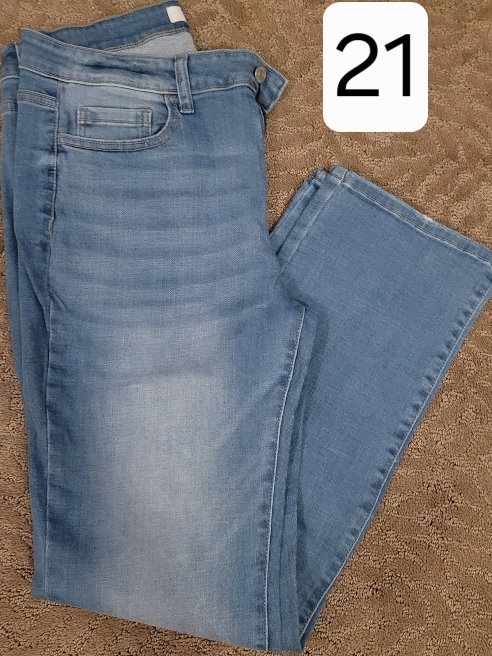 Women's Straight Leg Jeans in Light Blue